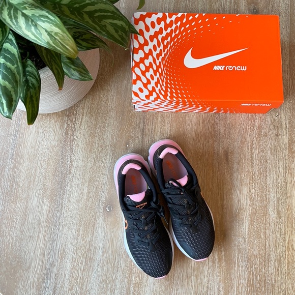 Nike Women’s Renew Run CK6360 001 - Picture 1 of 8